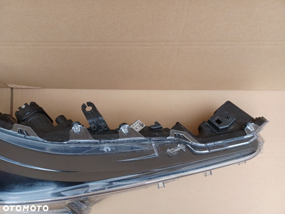Full Led przedni prawy Toyota Corolla L21 E21 lampa 81110-02S70 - 2