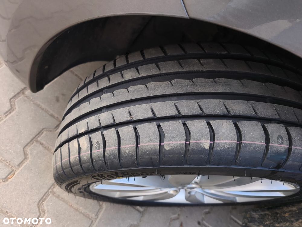 Kia Carens 1.6 GDI XL 7os EU6 - 25