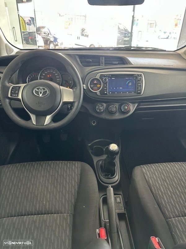 Toyota Yaris - 10