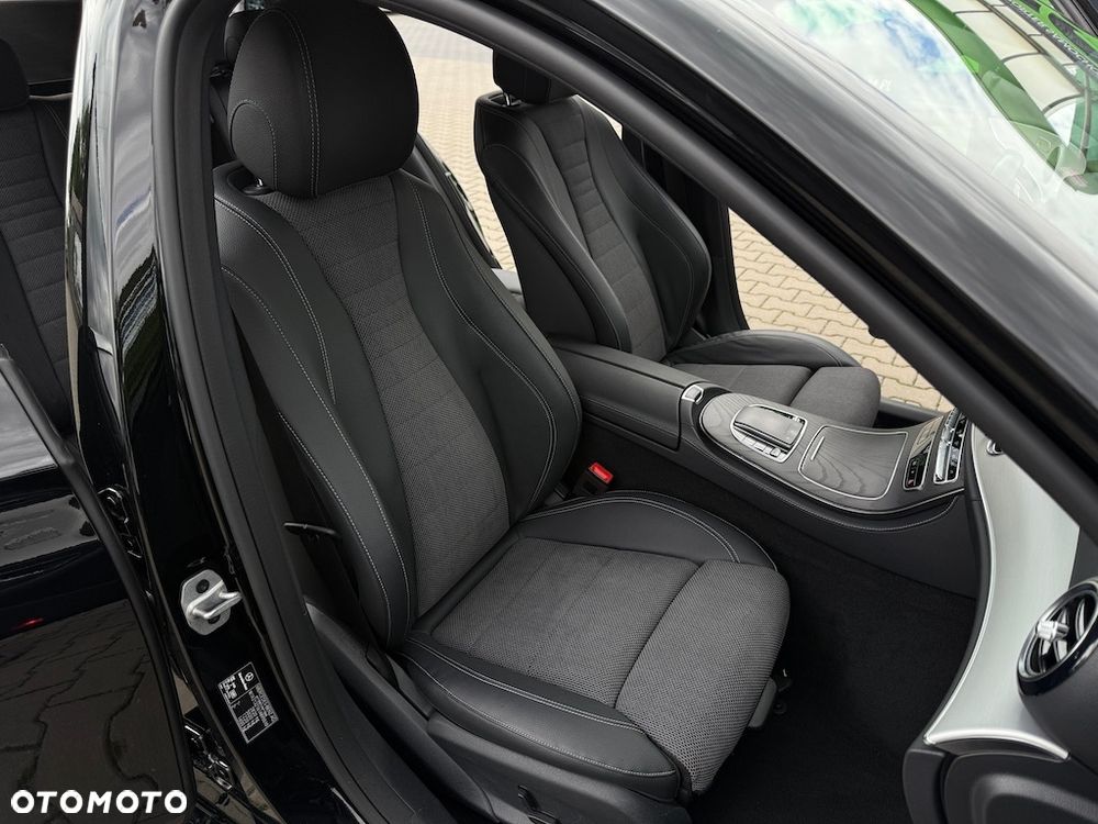 Mercedes-Benz Klasa E 300 de Business Edition - 34