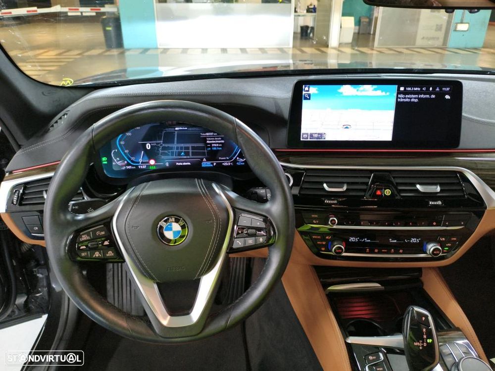 BMW 530 e Line Luxury - 9