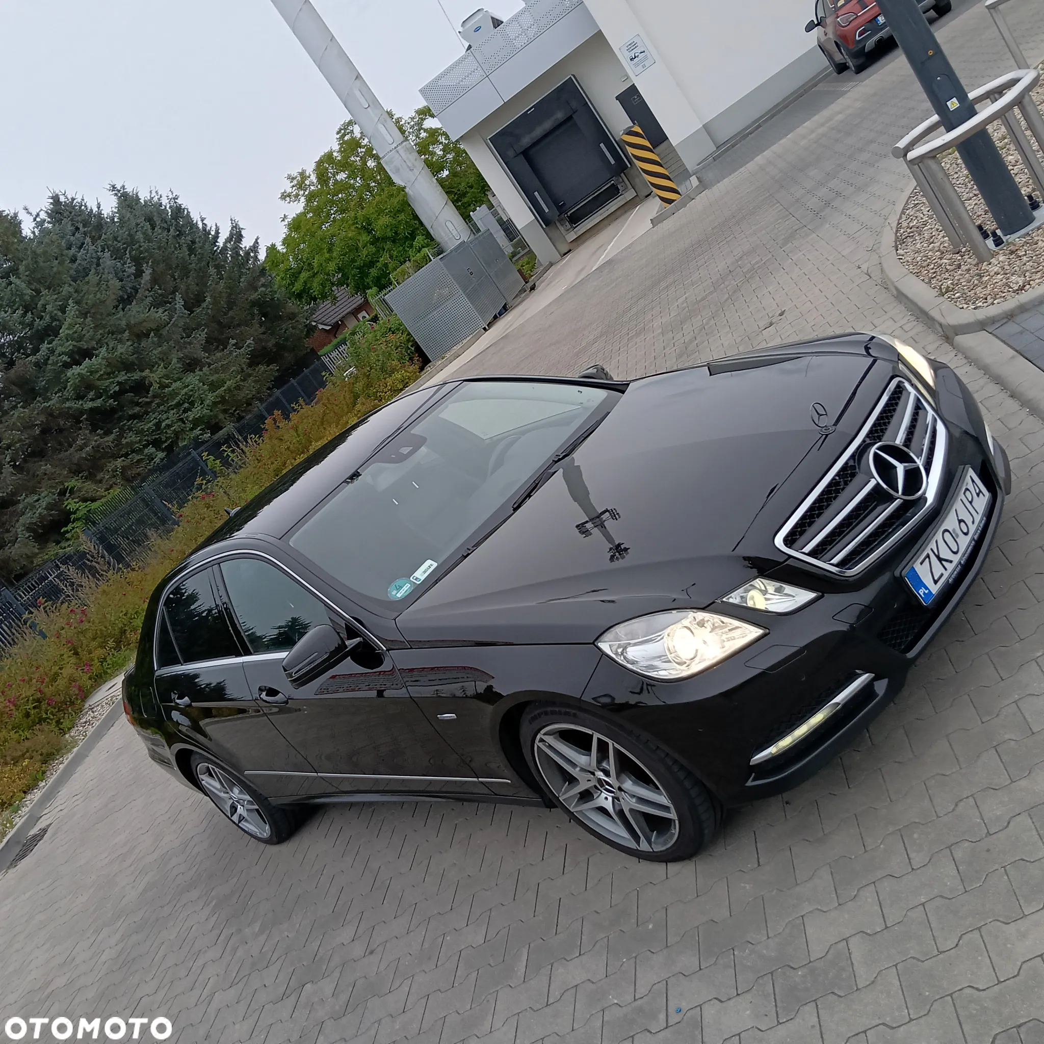 Mercedes-Benz Klasa E 350 CDI BlueEff Avantgarde - 4