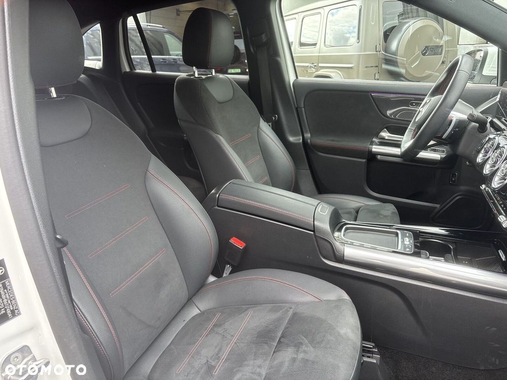 Mercedes-Benz GLA - 17