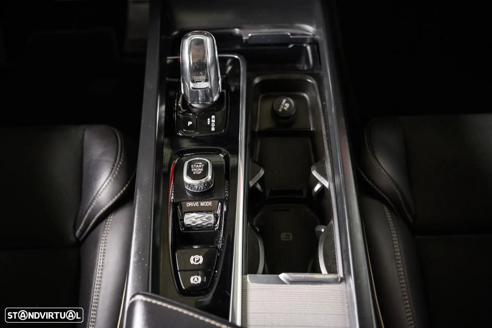 Volvo XC 60 2.0 T8 PHEV R-Design AWD - 42