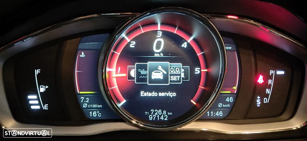 Volvo V60 Cross Country 2.0 D3 Momentum Geartronic - 3