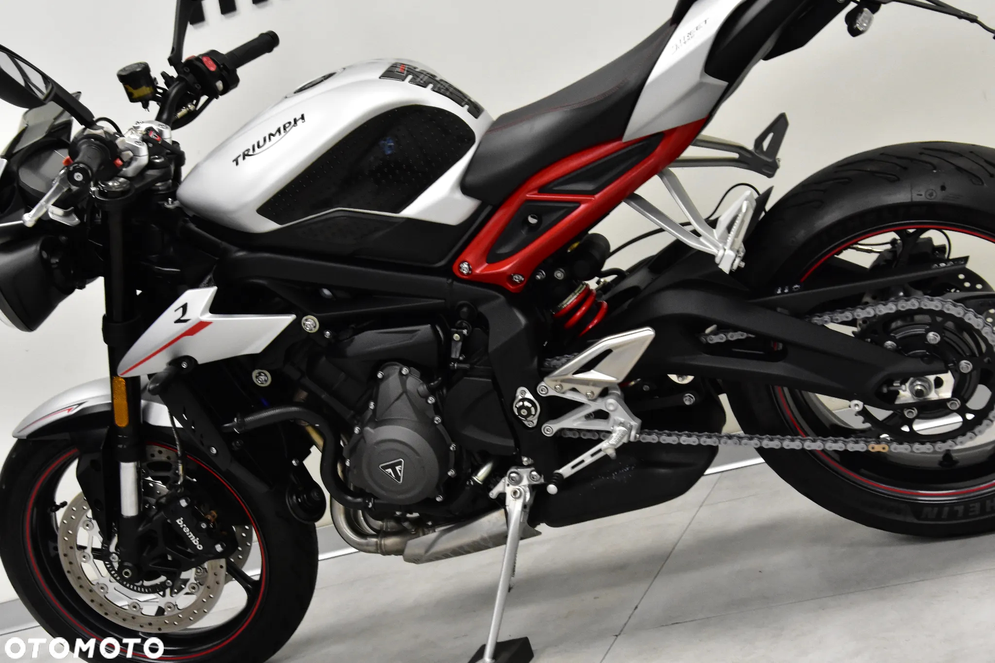 Triumph Street Triple - 12