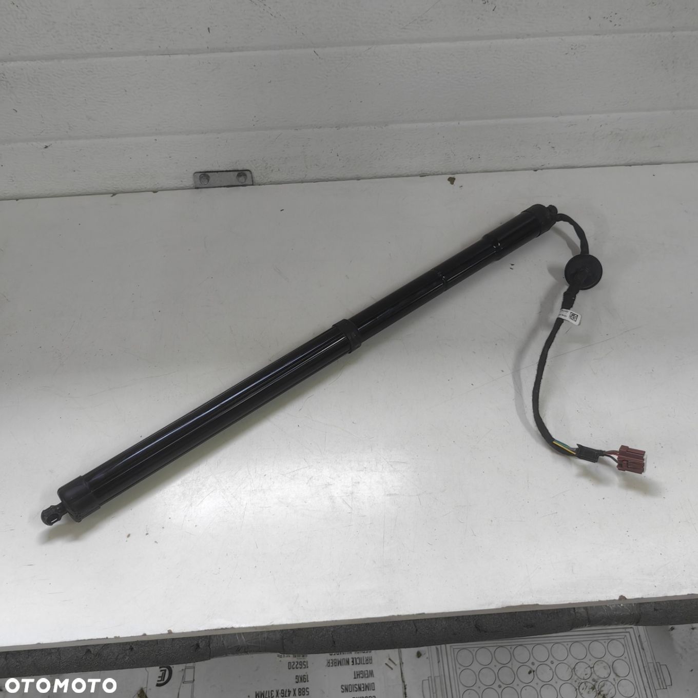 SIŁOWNIK KLAPY BAGAŻNIKA 904524541R RENAULT TALISMAN KOMBI - 1