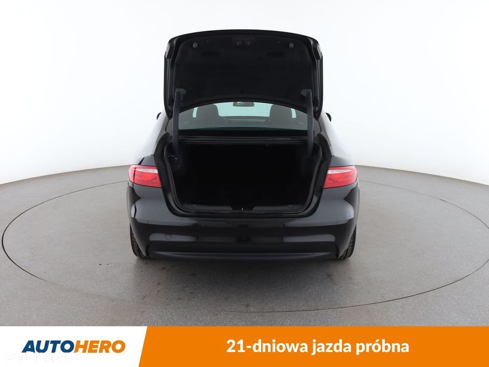 Jaguar XF 2.0 i4D R-Sport - 17