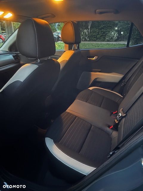 Kia Stonic 1.0 T-GDI L Business Line - 26