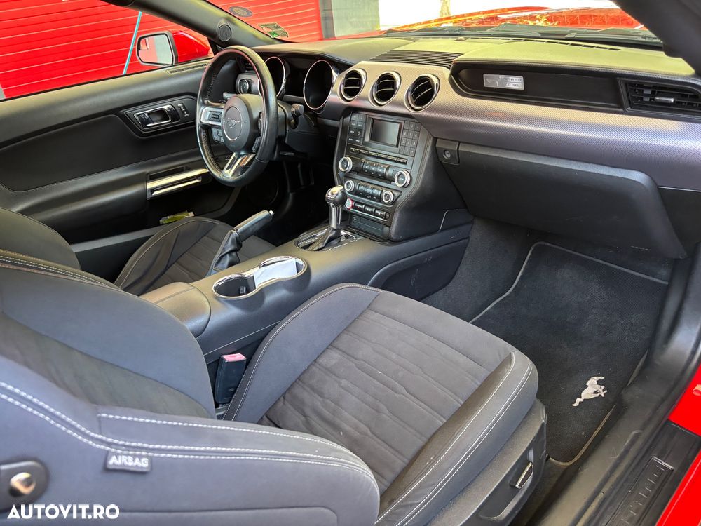 Ford Mustang - 6