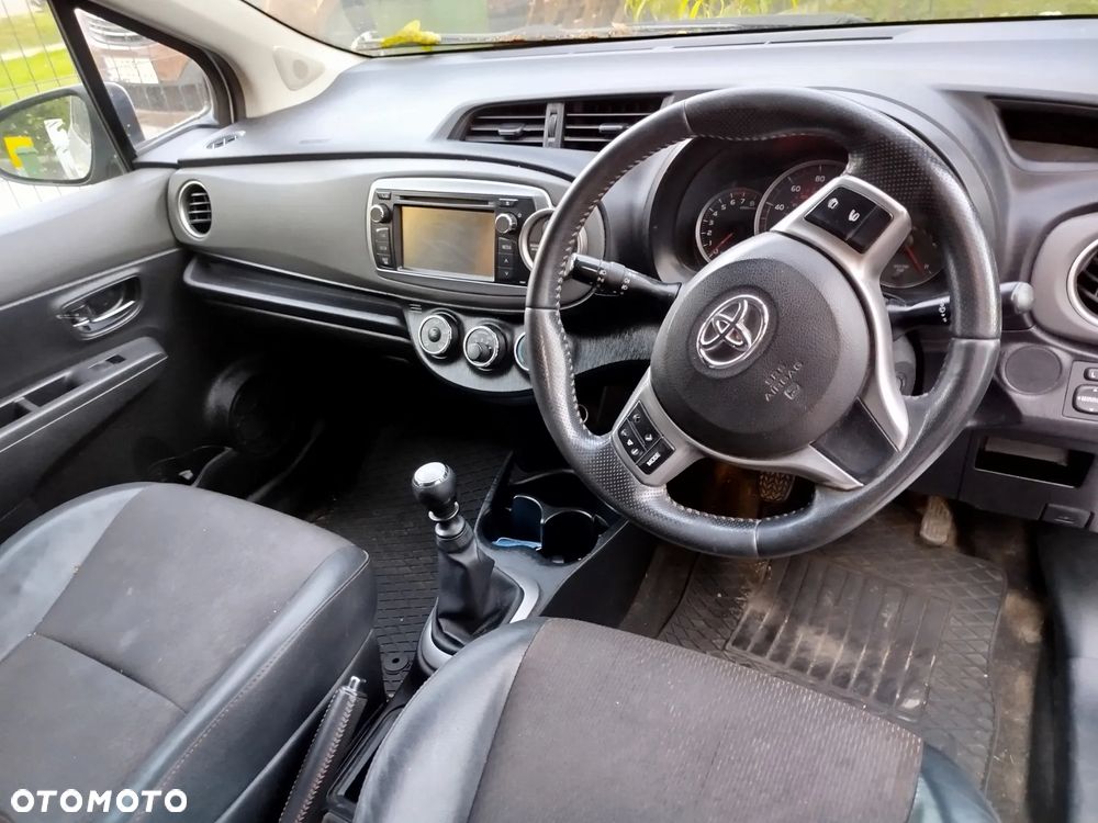 Toyota Yaris 2013 photo 4