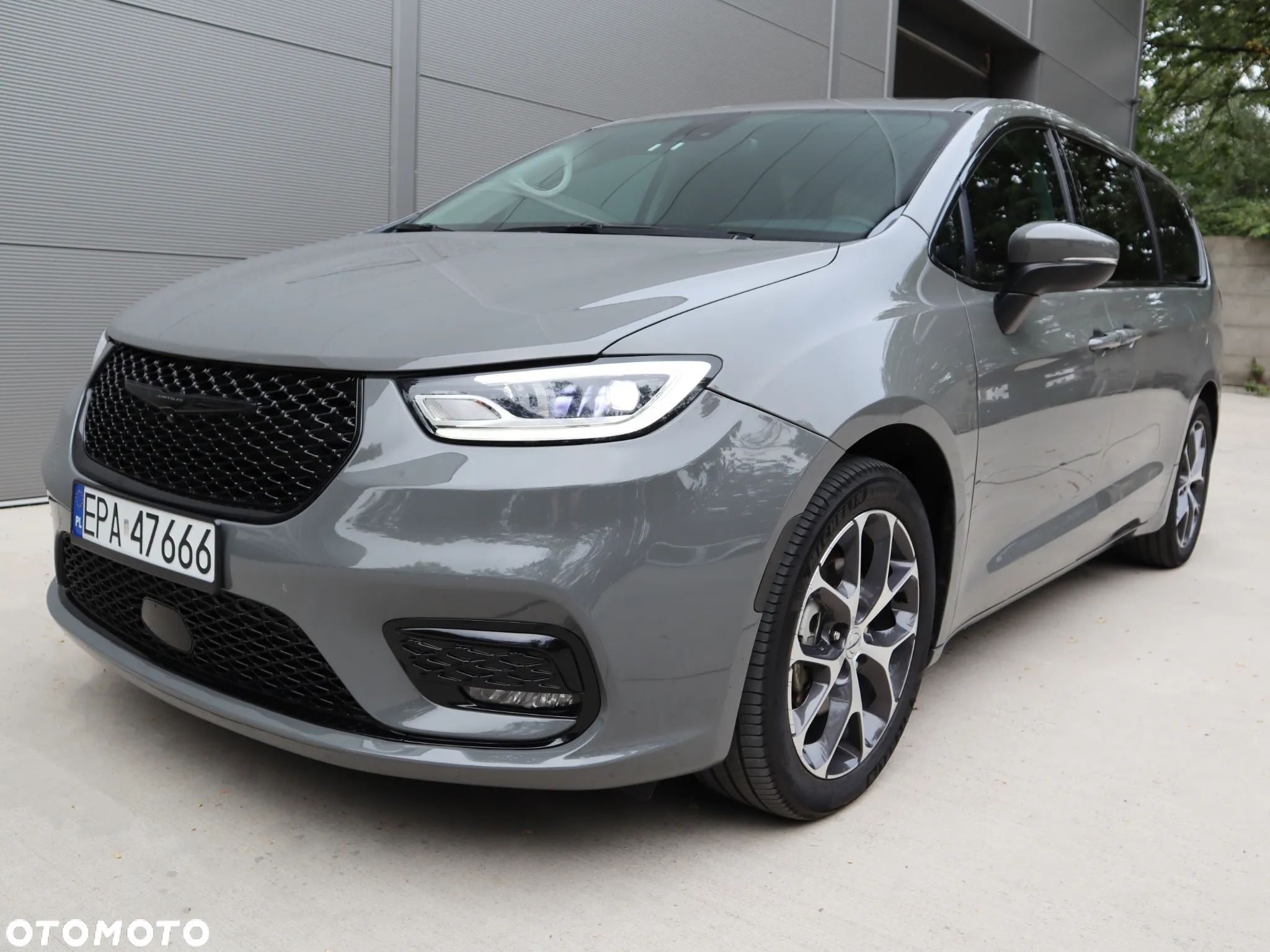 Chrysler Pacifica - 1
