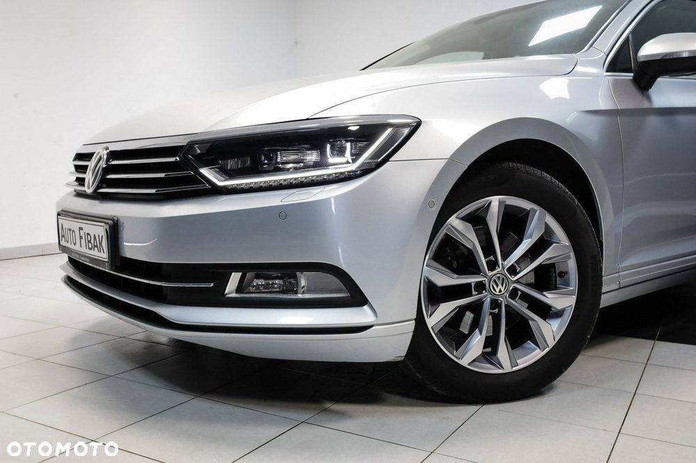 Volkswagen Passat - 4