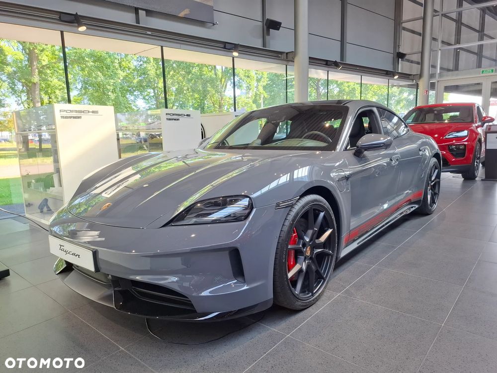 Porsche Taycan GTS - 28