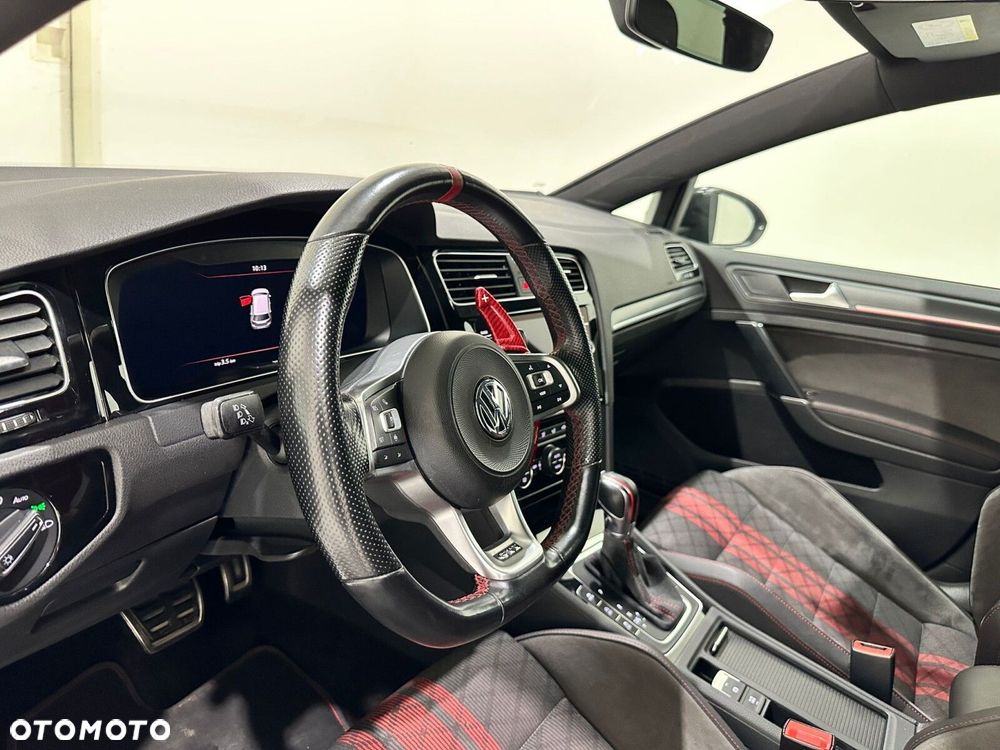 Volkswagen Golf - 39