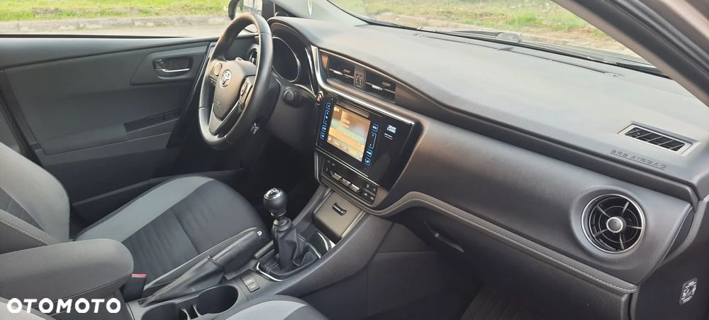 Toyota Auris 1.6 D-4D Prestige - 12