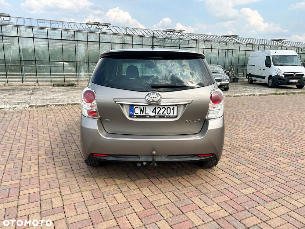 Toyota Verso 1.8 Multidrive Edition - 10