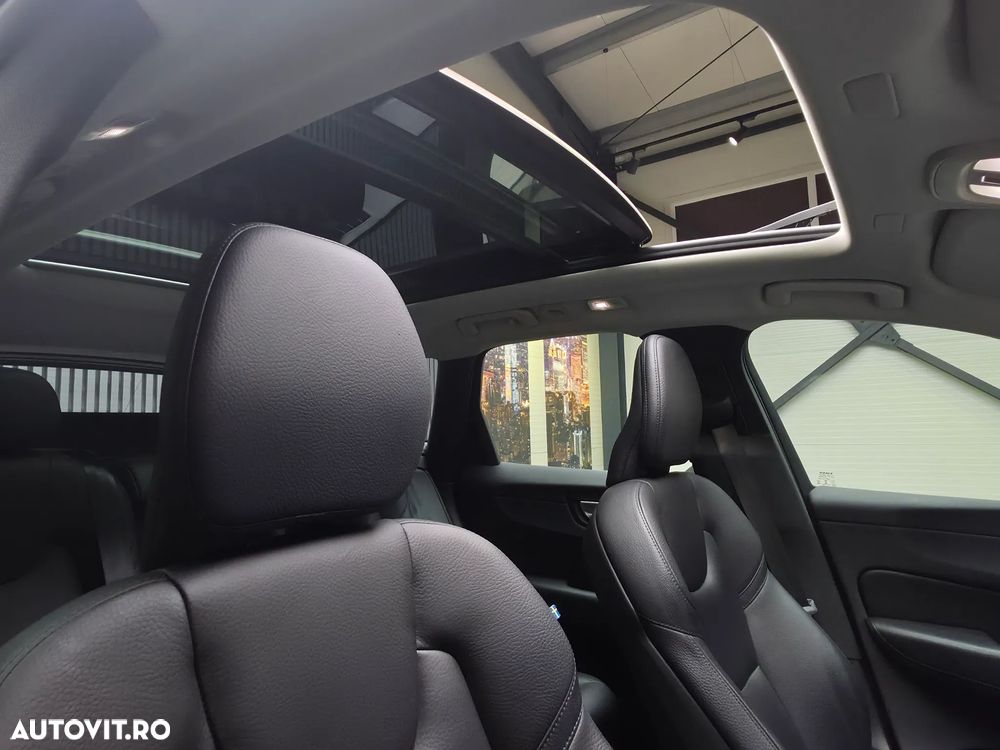 Volvo XC 60 T6 AWD Recharge Geartronic Inscription Expression - 32