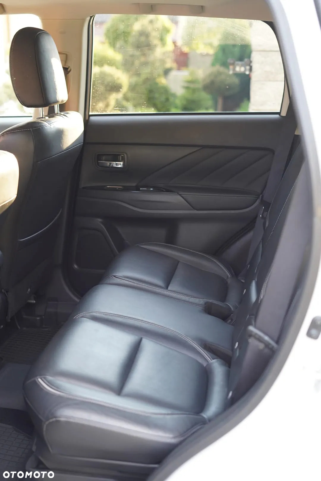 Mitsubishi Outlander 2.0 Instyle Navi 4WD CVT - 13