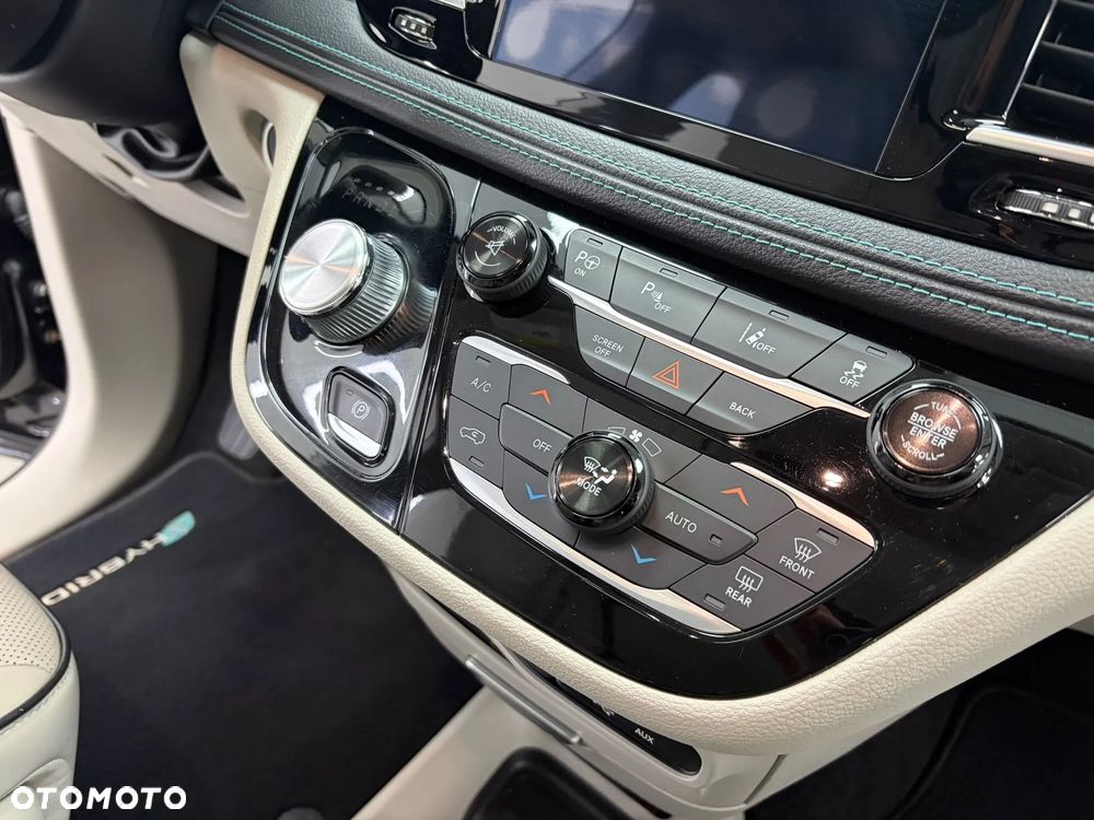 Chrysler Pacifica - 13