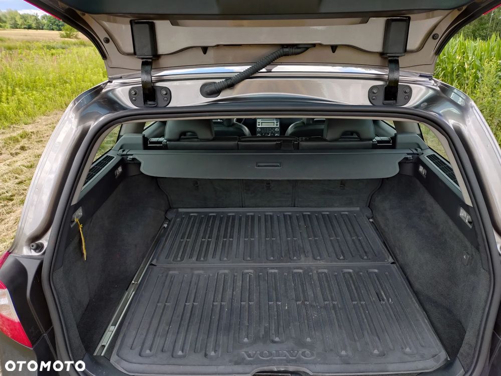 Volvo XC 70 D5 AWD Momentum - 17