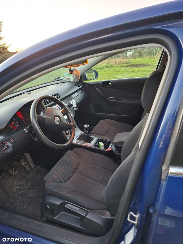 Volkswagen Passat - 11