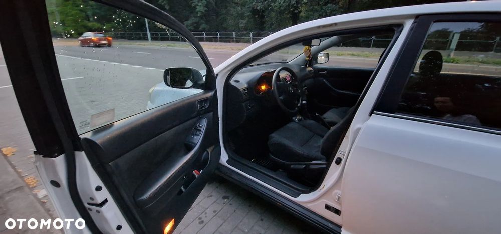 Toyota Avensis - 18