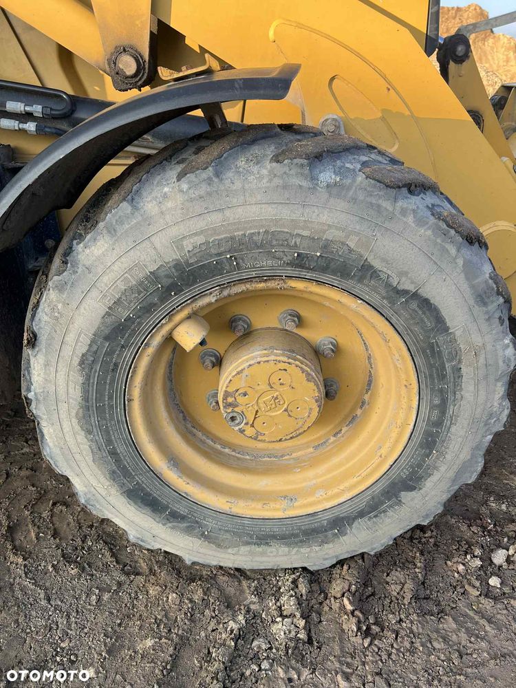 Caterpillar 432F - 11