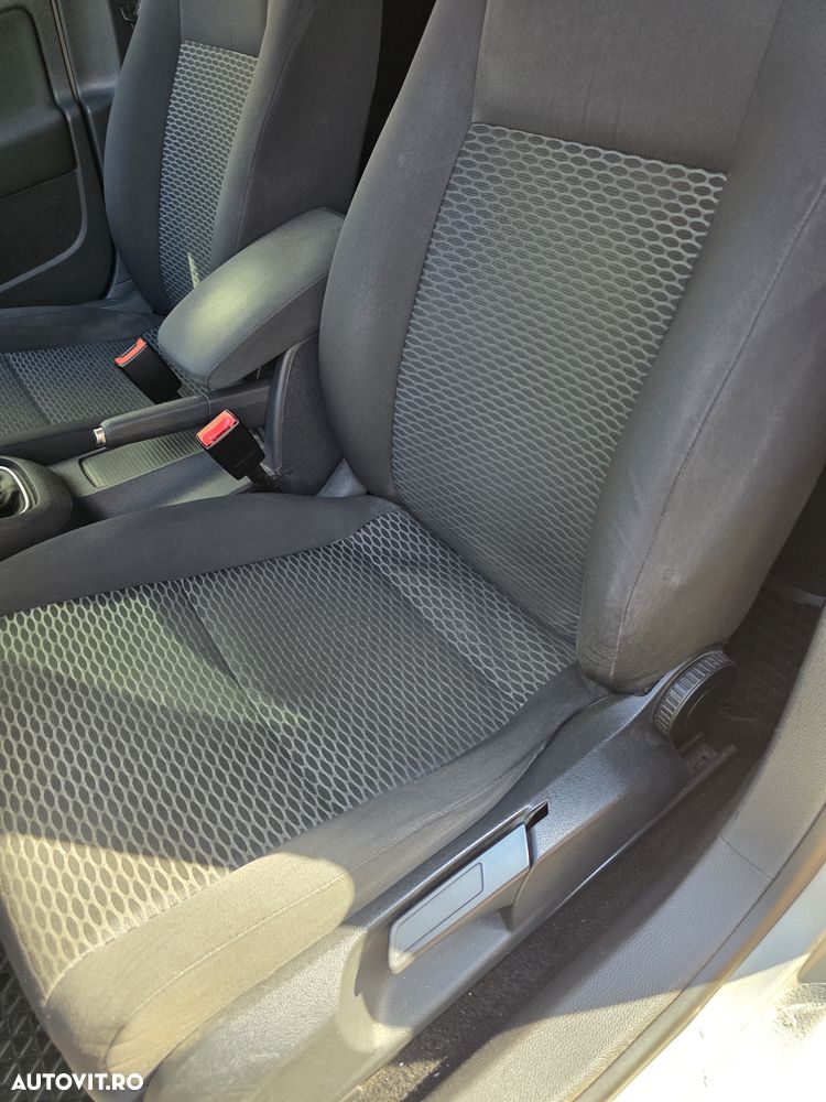 Volkswagen Golf 1.6 TDI DPF BlueMotion Technology Trendline - 12
