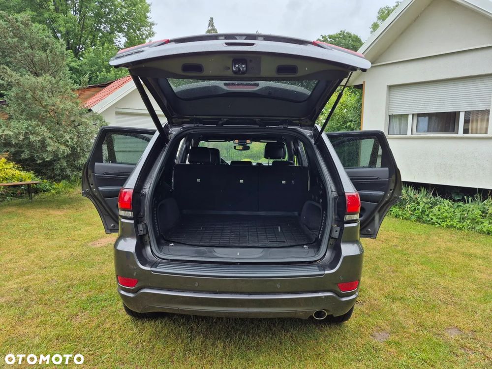 Jeep Grand Cherokee - 11