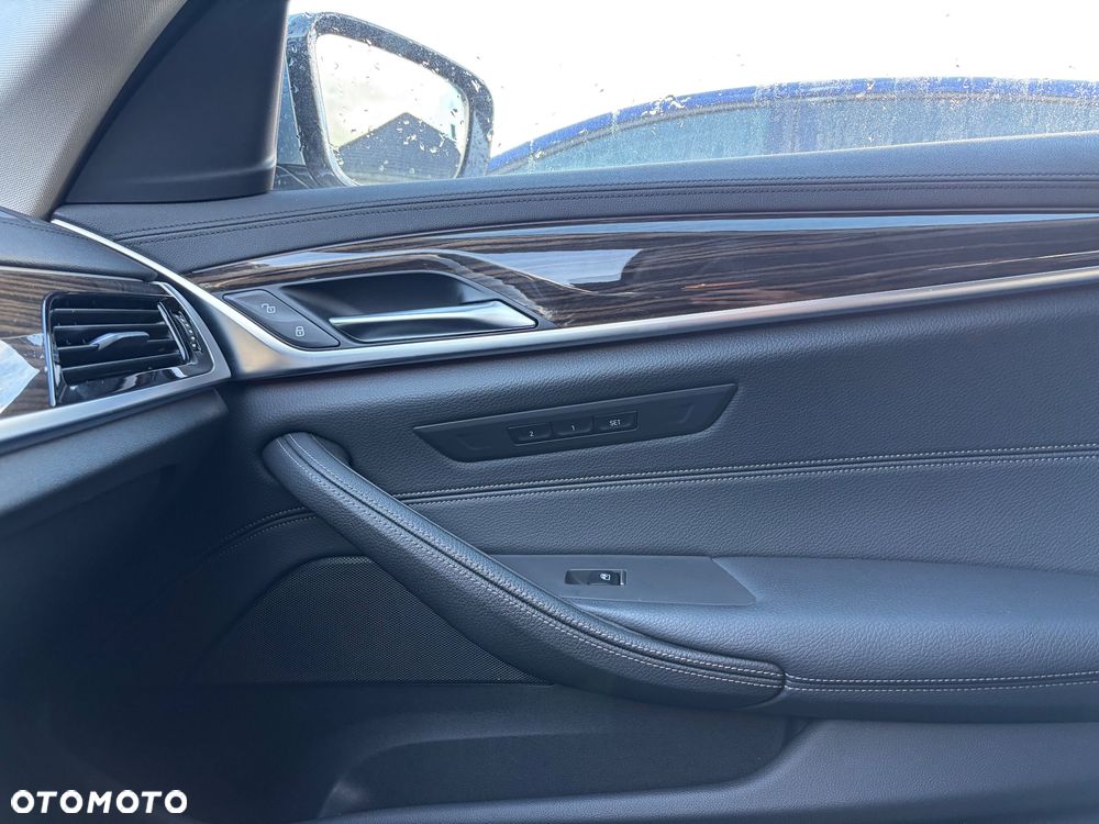 BMW Seria 5 530i GPF Luxury Line sport - 24