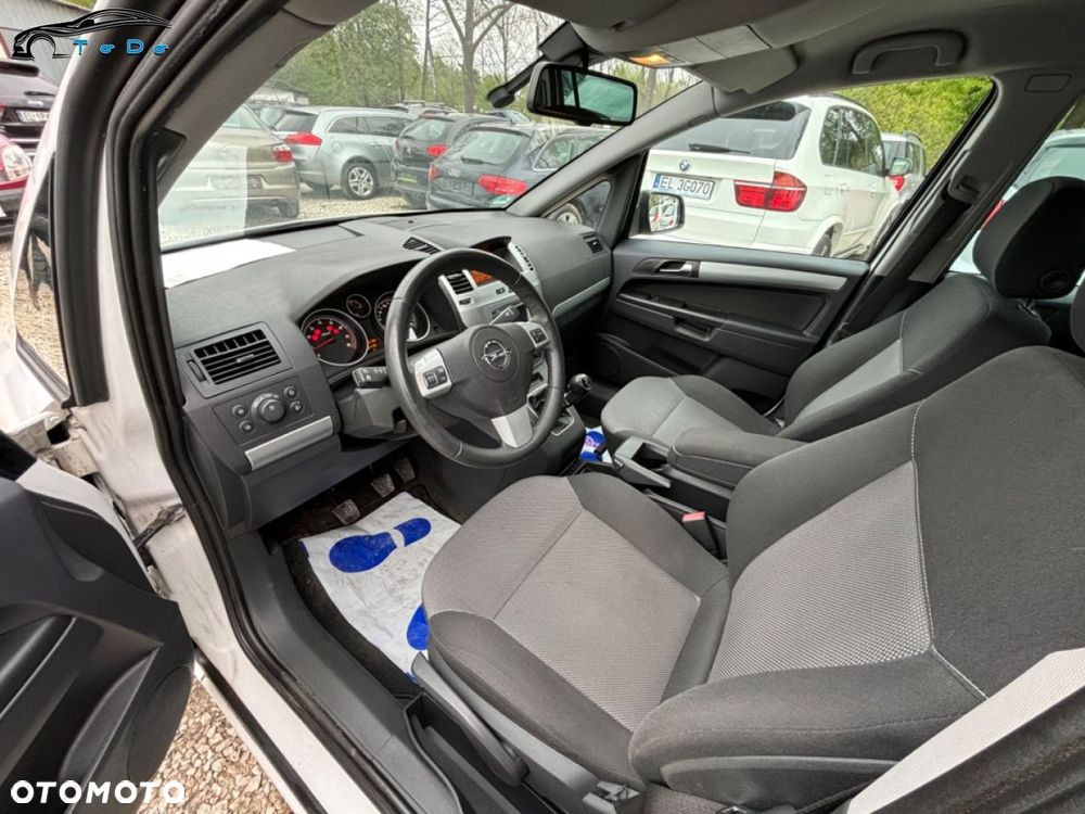 Opel Zafira - 12