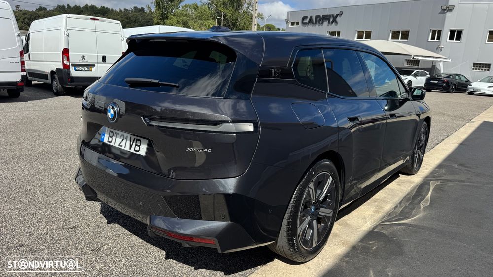 BMW iX xDrive 40 Pack Desportivo - 21