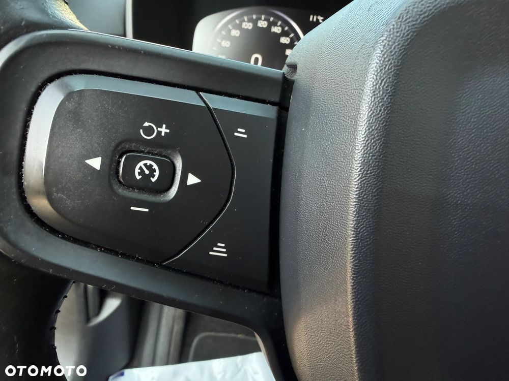 Volvo XC 40 T3 Momentum - 27