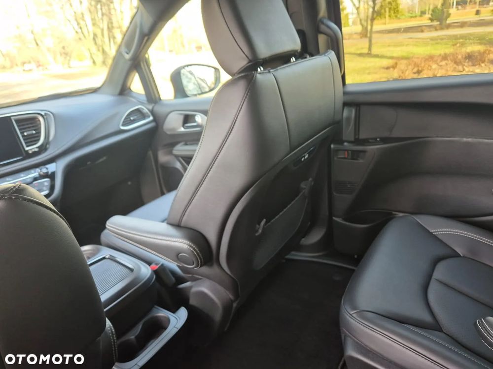 Chrysler Pacifica - 8