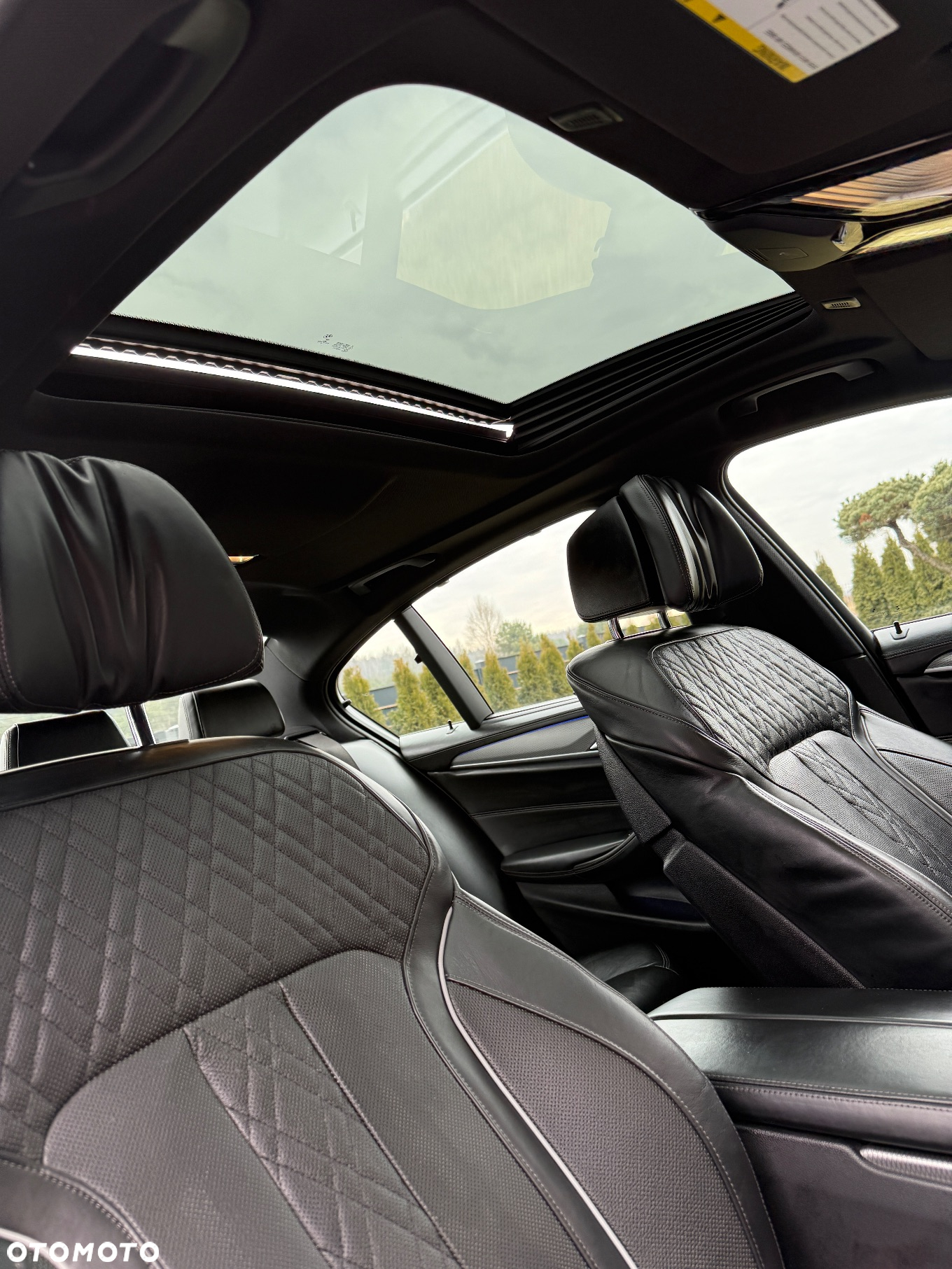 BMW Seria 5 M550i xDrive sport - 13