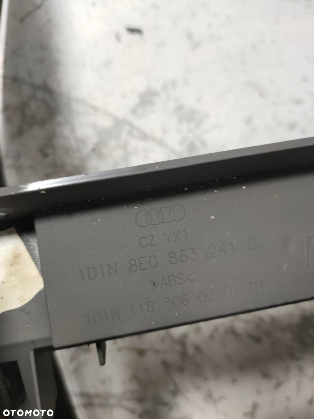TUNEL ŚRODKOWY AUDI A4 B6 SZARY SWING 8E0863241C 1-DIN - 4