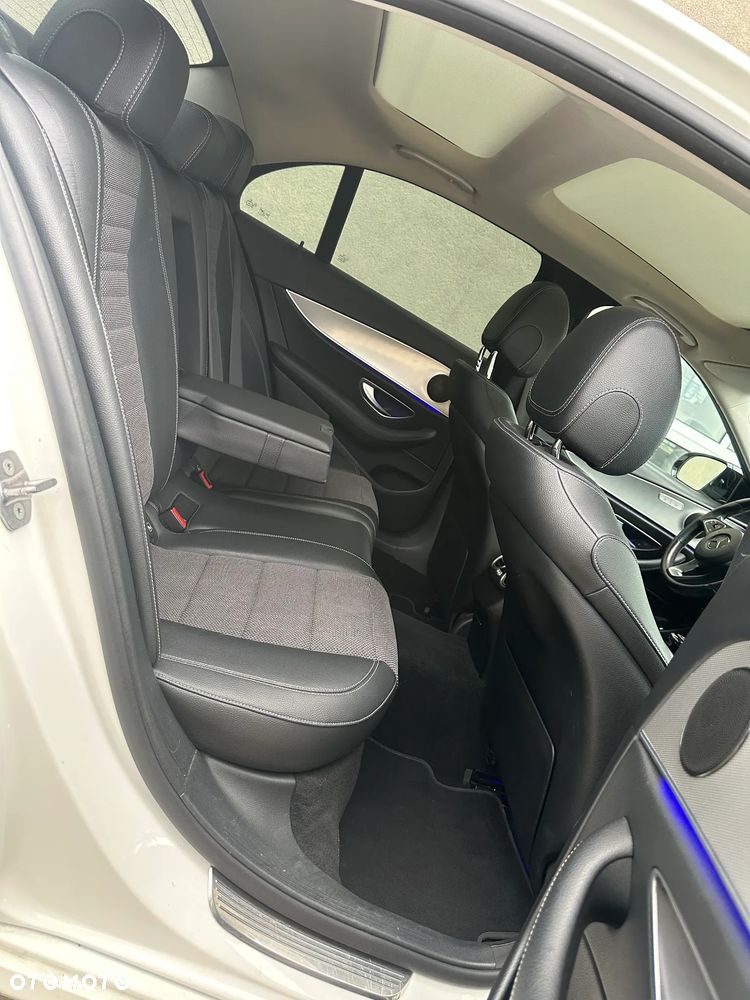 Mercedes-Benz Klasa E 220 d 9G-TRONIC - 26