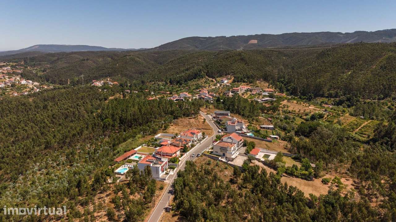 Terreno de 1140 m2 para construção de moradia na Rua de Paredes ( Eira - Grande imagem: 2/20