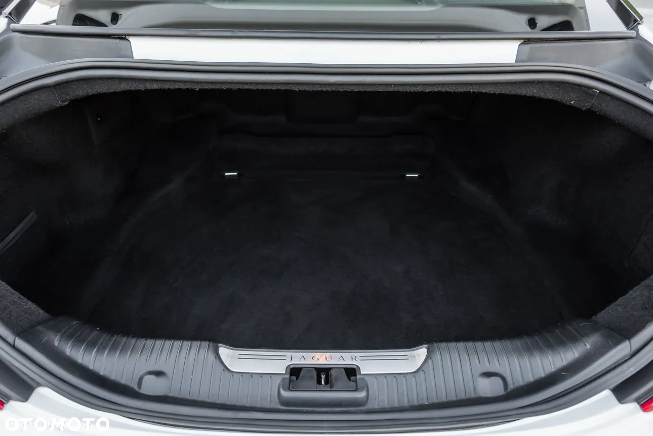 Jaguar XJ 3.0 T AWD Premium Luxury - 35