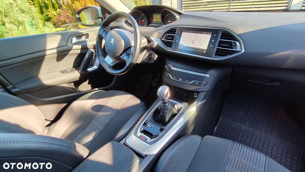 Peugeot 308 1.2 PureTech Allure S&S - 21