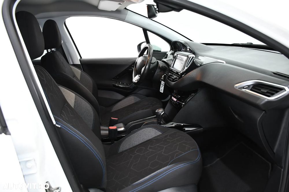 Peugeot 2008 PureTech 110 GPF Stop&Start EAT6 Signature - 13