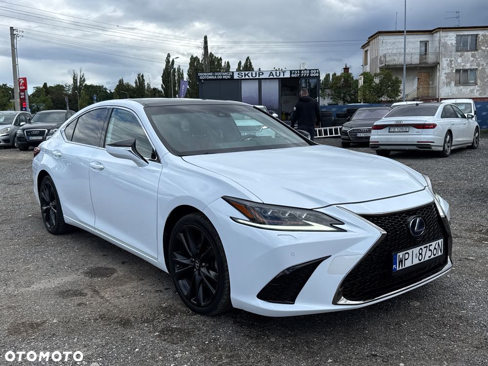 Lexus ES 300h F Sport - 33