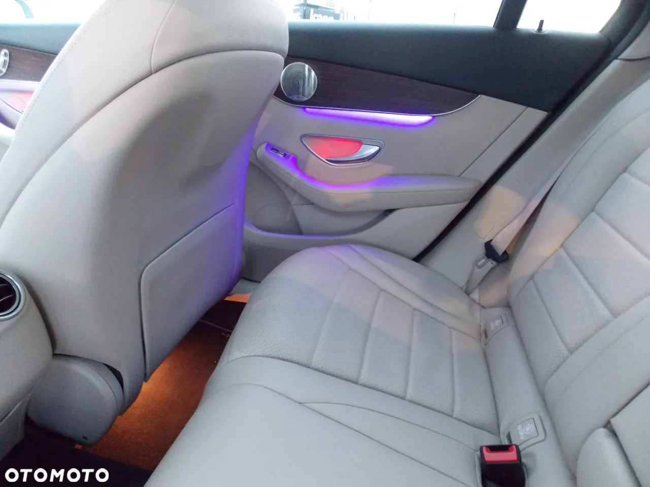 Mercedes-Benz GLC 300 4Matic 9G-TRONIC AMG Line Plus - 22