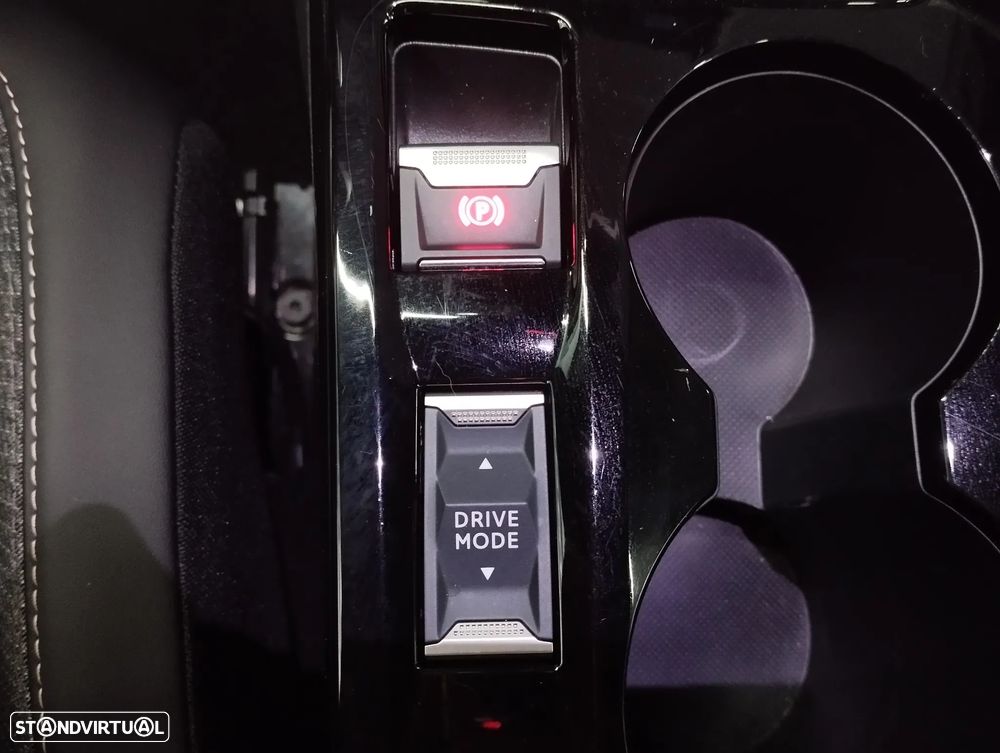 Peugeot 2008 1.2 Hybrid Allure e-DCS6 - 38