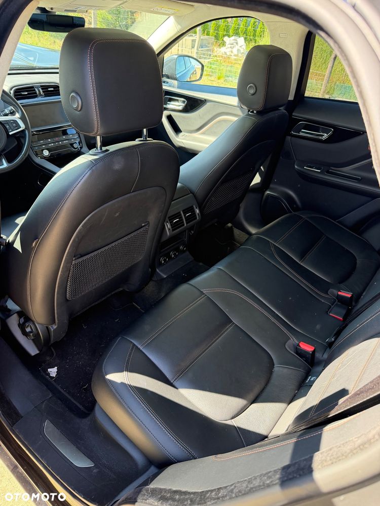 Jaguar F-Pace 20d Prestige - 12