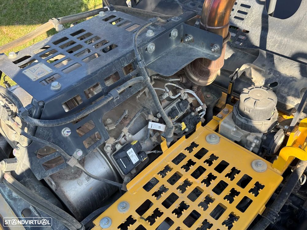 Komatsu PC210LC-11 - 12