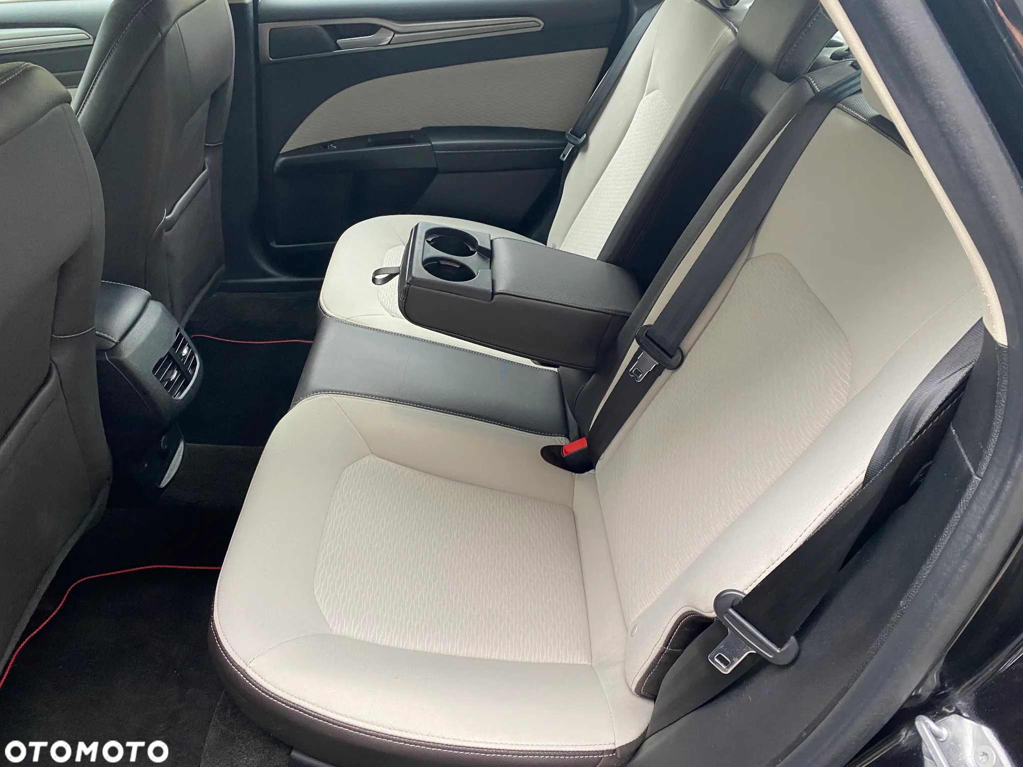 Ford Fusion - 27