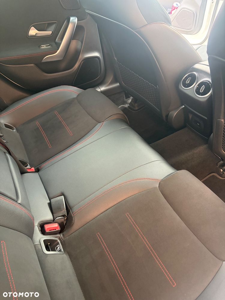 Mercedes-Benz CLA 250 4-Matic AMG Line 7G-DCT - 16