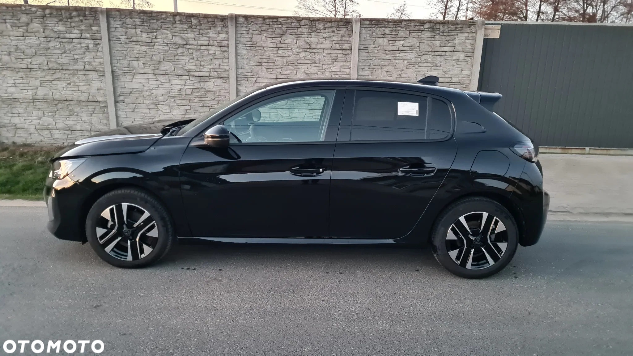 Peugeot 208 - 5